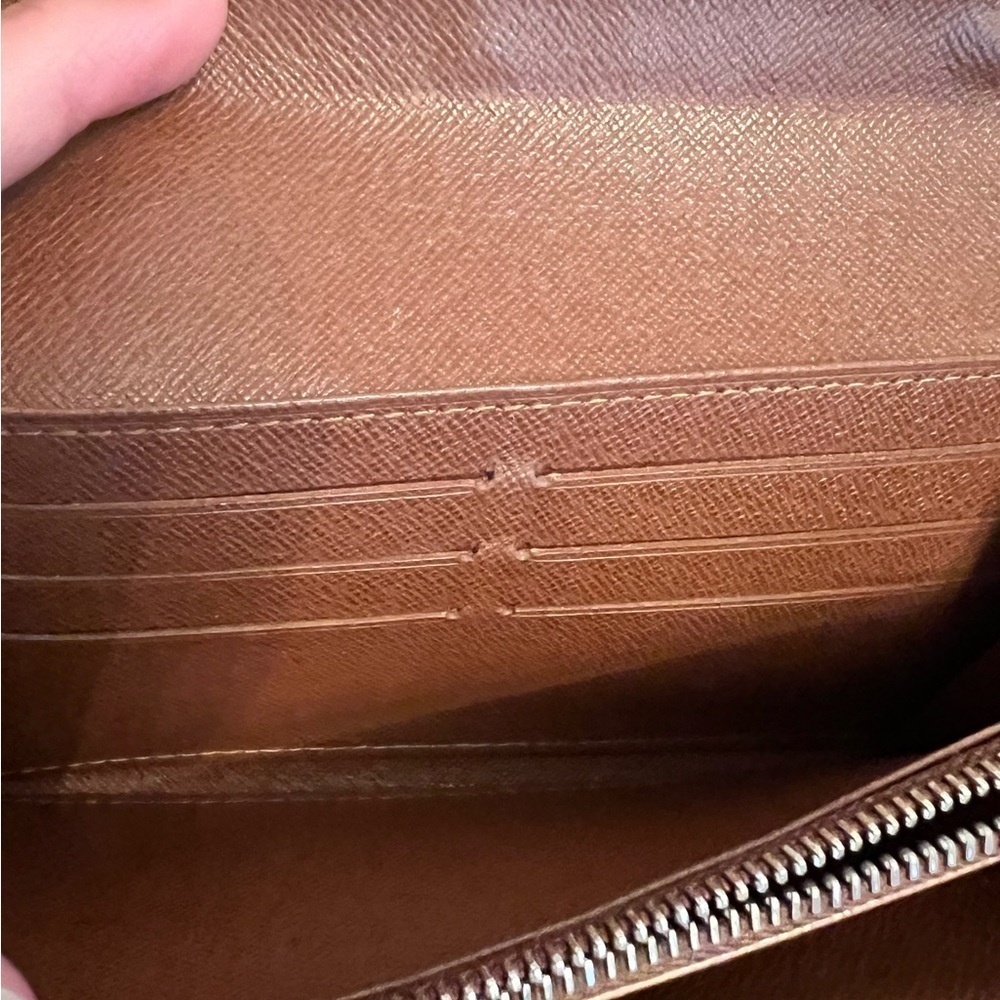 Authentic Louis Vuitton Sarah Monogram Wallet - Picture 12 of 15